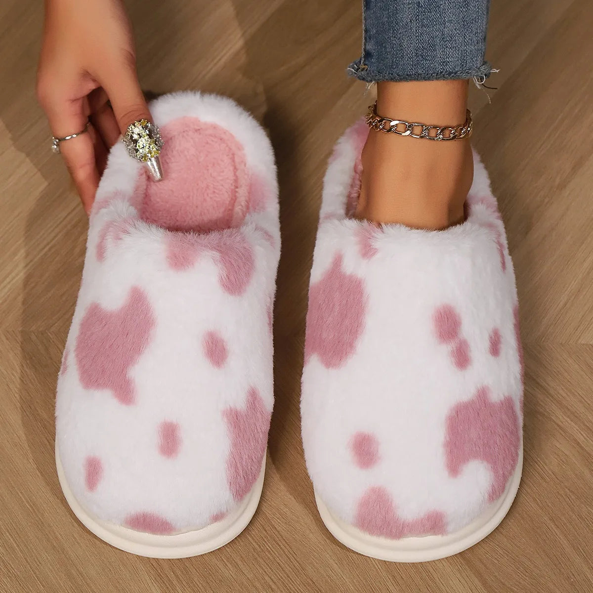 PurrMoo™ Plush Slippers – Adorable Cow & Cat Slippers Made for Cosy Days