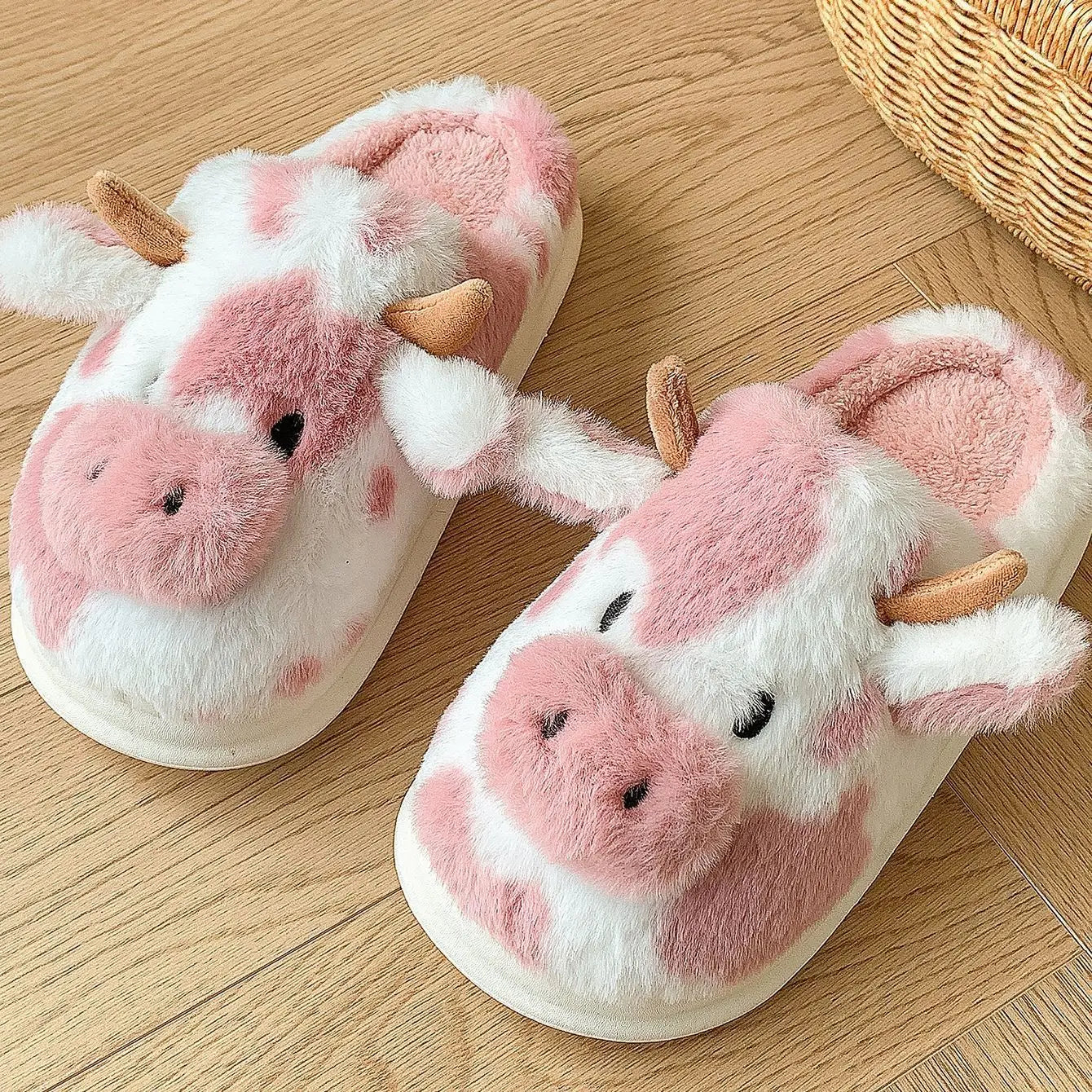 PurrMoo™ Plush Slippers – Adorable Cow & Cat Slippers Made for Cosy Days